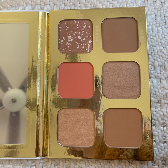 True + Luscious Lucky Glow - Picture 2 of 5